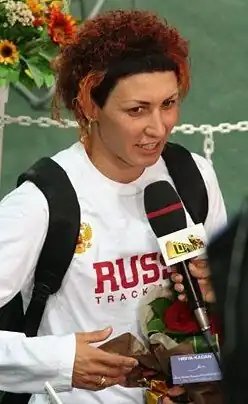 Weltmeisterin: Tatjana Lebedewa im Interview nach ihrem dritten WM-Sieg, davon zwei im Dreisprung