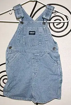 Kurze Kinderlatzhose – vorne