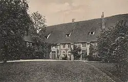 (1900)