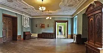 Salon mit Deckenstuck