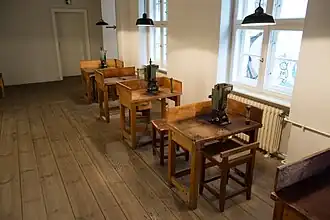 Arbeitsplätze in der ehemaligen Werkstatt