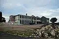 Die Schule steht noch als letztes Gebäude, Juli 2007