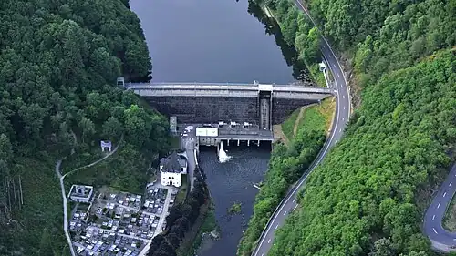 Luftaufnahme der Staumauer des Unterbeckens. Foto 2017