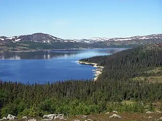Der Obere Oldsjön See mit den Oldfjällen-Bergen