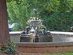 Der Brunnen.