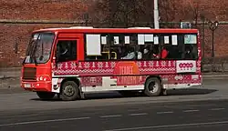 Ein PAZ-3204 vor der Kremlmauer in Nischni Nowgorod (2014)