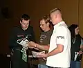 Ricky Walden beim Autogramme-Schreiben