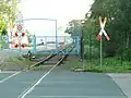 Tor des Edelstahlwerkes am Bahnübergang Hüttenstraße