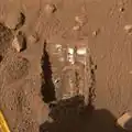 Der Roboterarm hat Eis freigelegt.