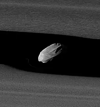 Aufnahme von Daphnis durch die Raumsonde Cassini am 18. Januar 2017