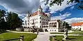 Schloss mit Gartenpavillon