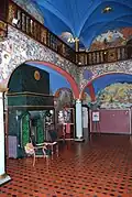Die von Johannes Maximilian Avenarius und seinem Schüler Ernst Paul Weise gestaltete „Paradieshalle“ in Gerhart Hauptmanns Haus Wiesenstein.
