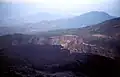 Alter Krater des Vulkans Pacaya, im Hintergrund der Amatitlán-See, Guatemala, 2002