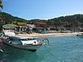 Der Strand direkt im Dorf