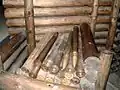 Granatpatronen für die 7,5-cm-PaK 40, tlw. in Transportbehältern