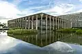Spiegelndes Wasserbecken