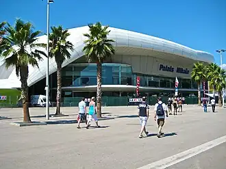 Der Haupteingang des Palais Nikaia in Nizza
