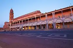 Palazzo del Podestà mit Arkaden