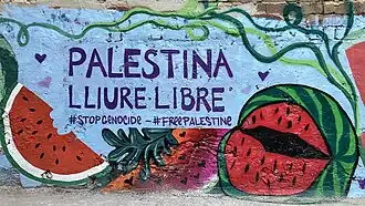 Ein Wandgemälde in einer Straße in Barcelona