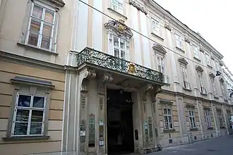 Portal mit Wappen