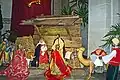 Weihnachtskrippe mit circa 90&nbsp;cm hohen Figuren