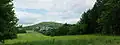 Blick vom Sportplatz eines Schullandheimes auf die Ortschaft Aremberg und den Aremberg