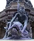 Skulptur an Grupello-Pyramide