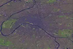 Die beiden alten Stadtgrenzen sind im Luftbild noch lesbar, LandSat