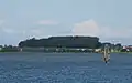 Blick auf den Gutspark über den Wieker Bodden