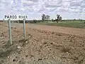 Verkehrszeichen an der Brücke über den Paroo River bei Wilcannia NSW