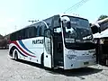 Golden Dragon Bus auf den Philippinen