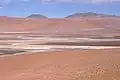 Landschaft am Weg zum Jama-Pass. Salar de Quisquiro 4190 m ü.&nbsp;M., 25 Kilometer vor der Grenze zu Argentinien. Der Pass ist 160&nbsp;km von San Pedro entfernt.