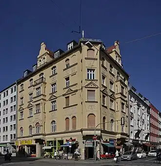 Westdeutschland München-Ludwigsvorstadt: Typisches westdeutsches Gründerzeitviertel: Mischung aus Gründerzeit- und Nachkriegs­häusern, mit vielen Eingriffen in die historische Bausubstanz, 2014