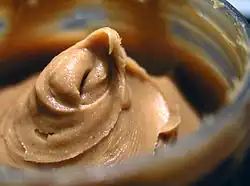 Erdnussbutter vor dem Aufstrich