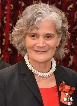 Peggy Fairbairn-Dunlop CNZM, Porträt einer älteren Frau mit kurzen Lockenhaaren.