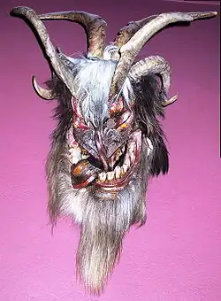 li: Vogelpercht und Schönpercht (Volkskundemuseum Salzburg) re: Schiechperchtenlarve (St.&nbsp;Johann&nbsp;/ Pongau)