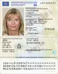 Vorder- und Rückseite des deutschen Personalausweises in der vom 2.&nbsp;August 2021 bis 1.&nbsp;Mai 2024 ausgegebenen Fassung