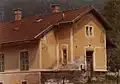Personalwohngebäude der Salzkammergutbahn im Abzweigbahnhof Stainach-Irdning, Baustil: Historismus (1980)