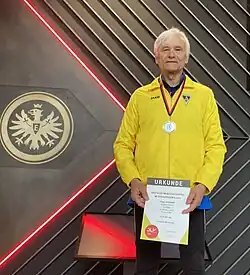 Peter Schumm bei der Siegerehrung der Deutschen Meisterschaften im Straßengehen in Frankfurt am Main (2022)