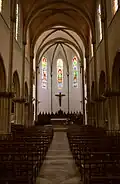 Kircheninneres mit Altarraum