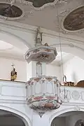 Nördliche Seitenempore und Kanzel