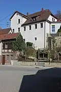 Altes Pfarrhaus, von der Ilsfelder Straße aus gesehen
