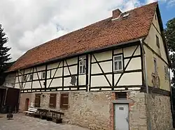 Früheres Pfarrhaus in Milda (Hofseite, 2012)