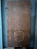 Grabstein des Pfarrers (und Chorherrn zu Passau) Walchan der Hadrer (Sterbedatum nicht exakt vermerkt)