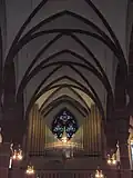 Orgel mit Mittelschiffgewölbe