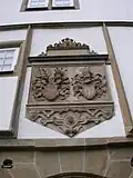 Tor zum Pfedelbacher Schloss: Allianzwappen von Hohenlohe und Tübingen