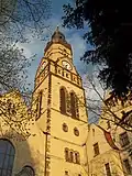 Blick zum 62 Meter hohen Kirchturm