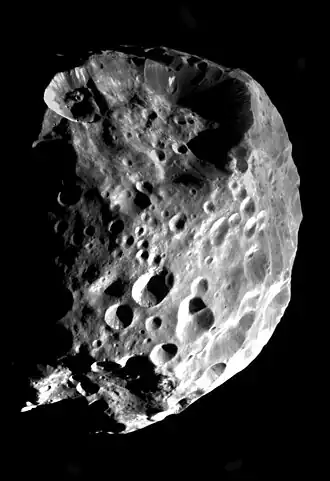 Saturnmond Phoebe, aufgenommen von Cassini-Huygens am 11. Juni 2004
