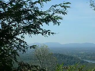 Phu-Phan-Höhenzug von Phu Phek gesehen