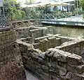 Reste der griechischen Stadtmauer auf der Piazza Bellini